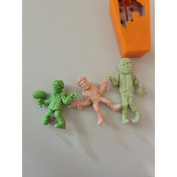 Jakks Pacific S.L.U.G. SLUG ZOMBIES Lot Green & Flesh Mini Figures Lot - Picture 7 of 9